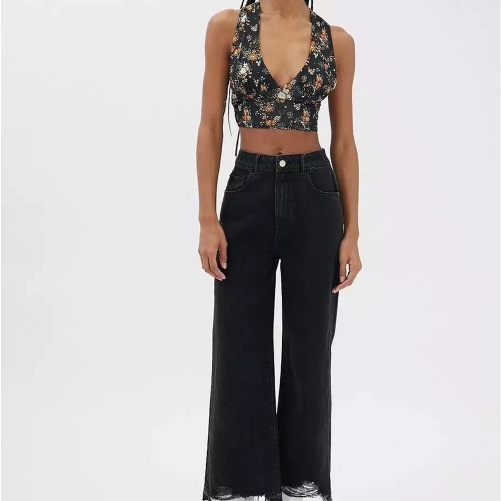 Urban Outfitters Phoenix Black Floral Halter Crop Top Size Medium - Picture 10 of 10